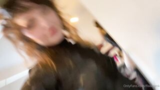 Lilyana @floortank blowjobs dildo & squirts all around