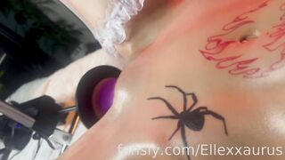 Ellexxaurus - Fuck machine