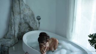 Emily Black Bath Squirt Video Leaked