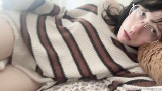 Bugwebb vibrator masturbation