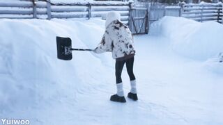 Yuiwoo: Needs A Huge Dick