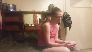 Mandi (wifenxtdor) -- This amateur wife adjusts to it